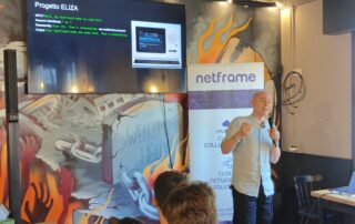 Emanuele Caruso sul palco del Reggio Emilia Full Stack durante il talk sulle alternative agli LLM