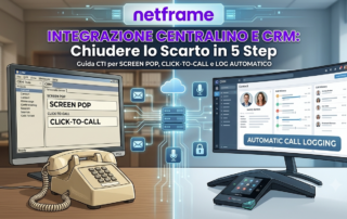 Operatore con cuffia davanti al monitor con la scheda cliente aperta durante una chiamata